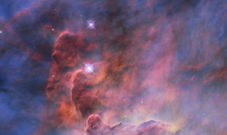 Туманность Лагуна в новых фотографиях Хаббла