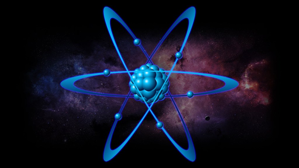 Фрагменты расщепляющихся ядер атомов начинают вращаться после разрыва