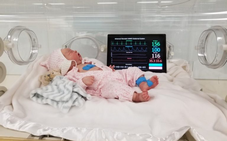 Созданы беспроводные датчики для отслеживания здоровья недоношенных детей