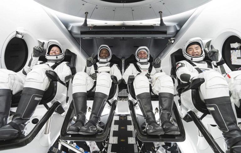 Crew Dragon с 4 астронавтами на борту успешно стартовал к МКС