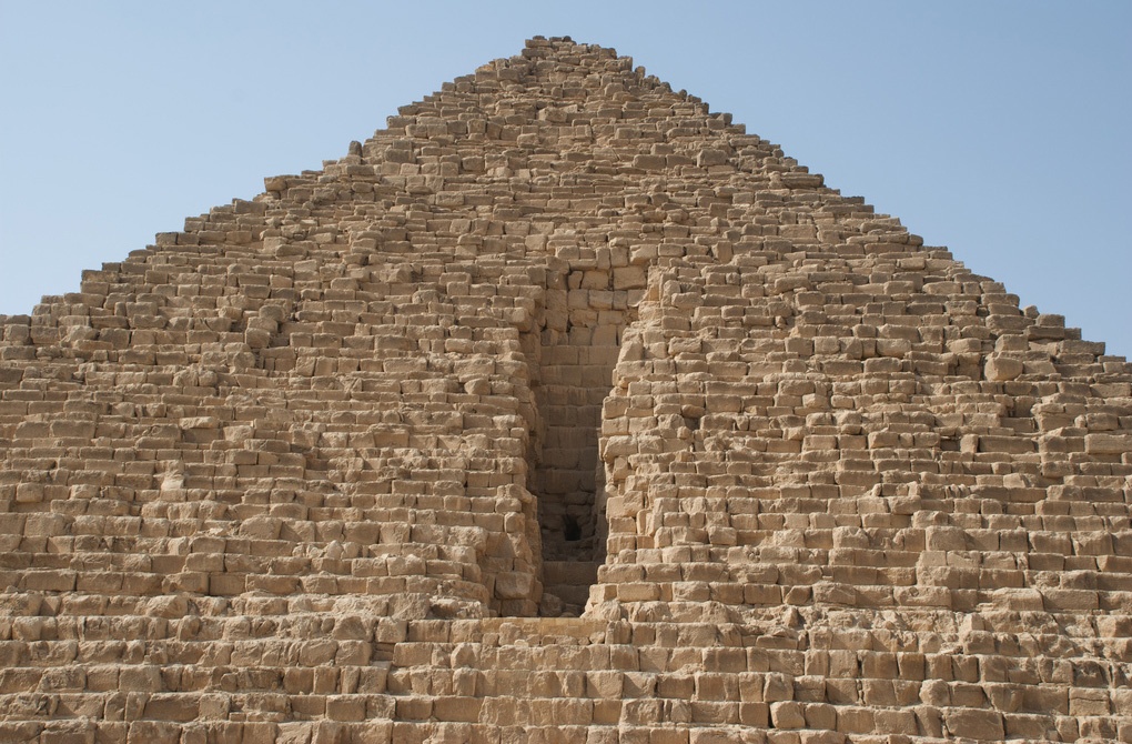 Брешь-разрез в пирамиде Микерина