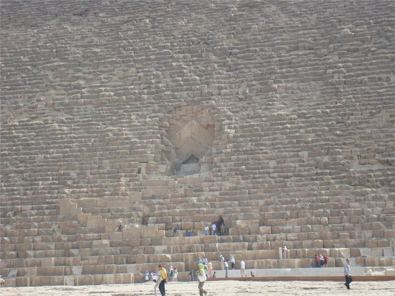 Заглубленный вход в пирамиду Хеопса