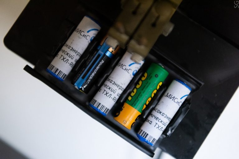 Ученые предложили дешевый и безопасный способ переработки литиевых батарей для электротранспорта