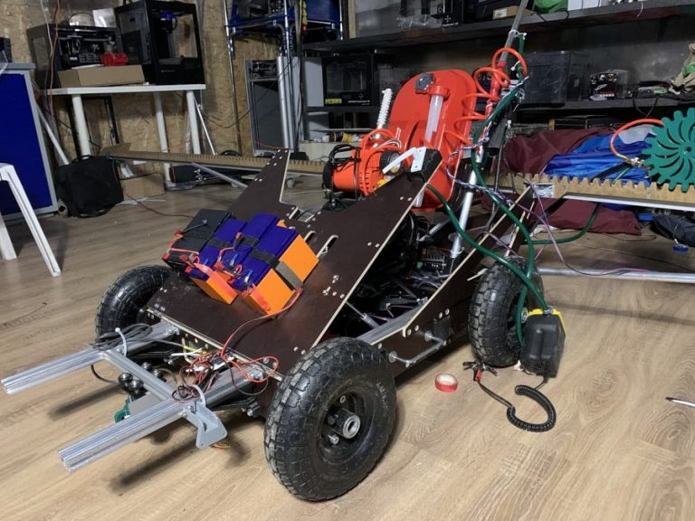 Робот-художник покроет лед Чистых прудов цитатами песен Цоя