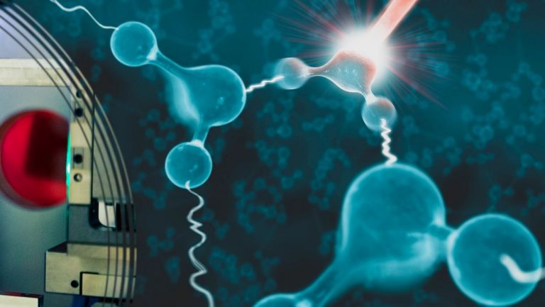 движение атомов в жидких молекулах воды