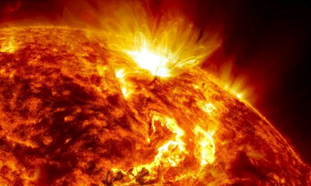Почему на Солнце не заканчивается кислород во время горения?