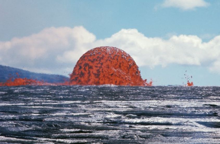 фотография извержения Мауна-Лоа, которое длилось 5 лет подряд