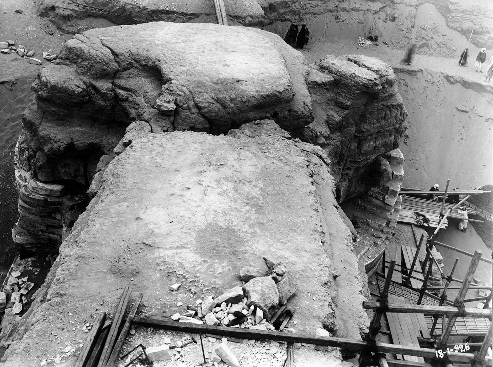 Большая трещина на талии Сфинкса до современной реставрации в 1926 году.