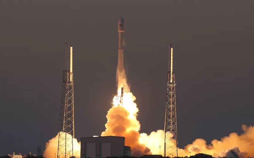 Неуправляемая ракета SpaceX врежется в Луну через несколько недель