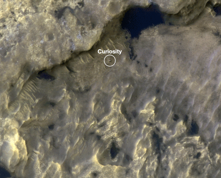 Анимация показывает положение марсохода Curiosity, когда он прошел 337 метров через область горы Шарп