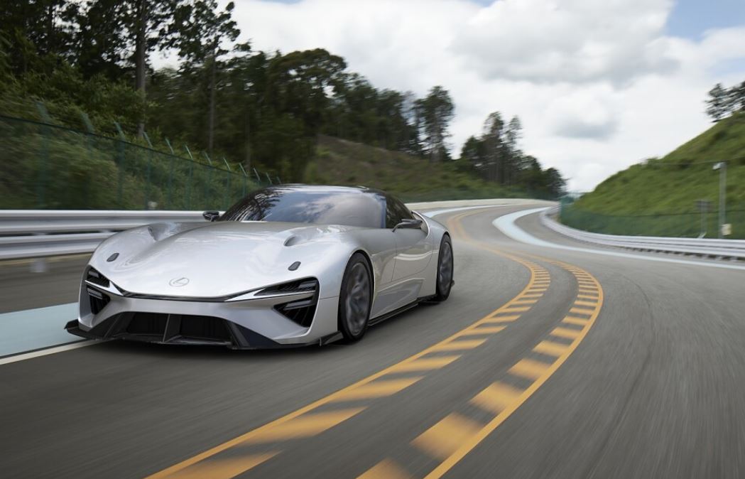 Lexus анонсирует концепт BEV Sport, высокопроизводительное электрическое купе, которое войдет в семейство электромобилей к 2030 году.