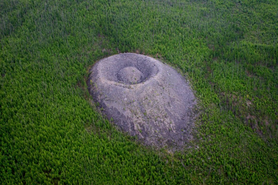 Рис. 1 «Патомский кратер».