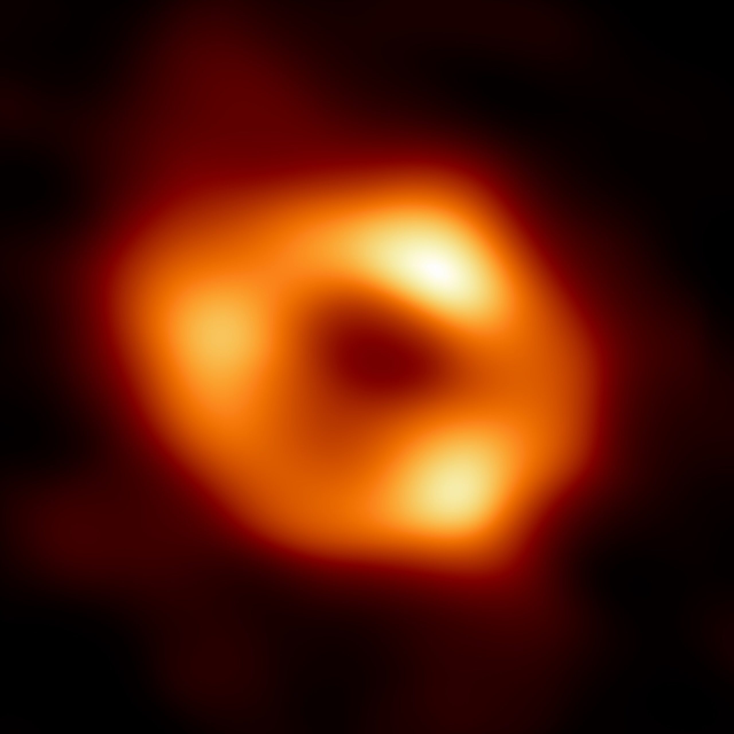Первое изображение черной дыры Стрелец A в центре нашей галактики