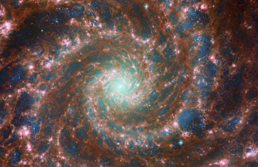 Композитное изображение галактики M74