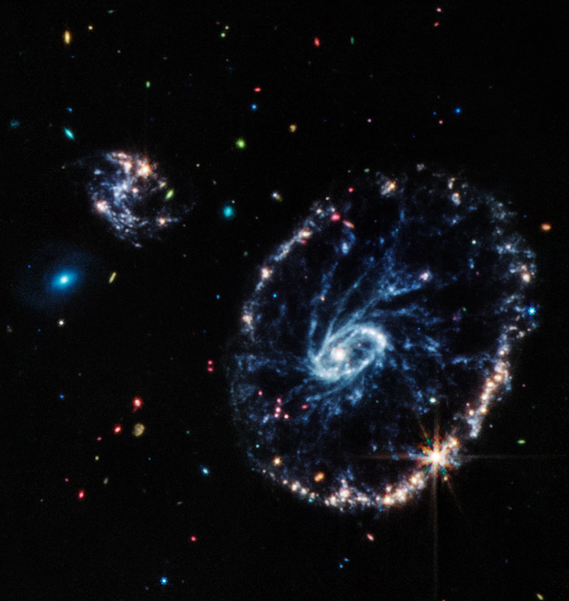 Джеймс Уэбб сделал изображение линзовидной галактики Колесо Телеги