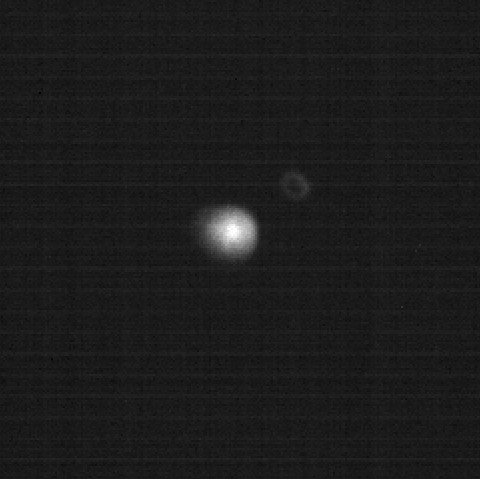 Анимация показывает разницу в яркости астероида Диморфос непосредственно до и после удара.