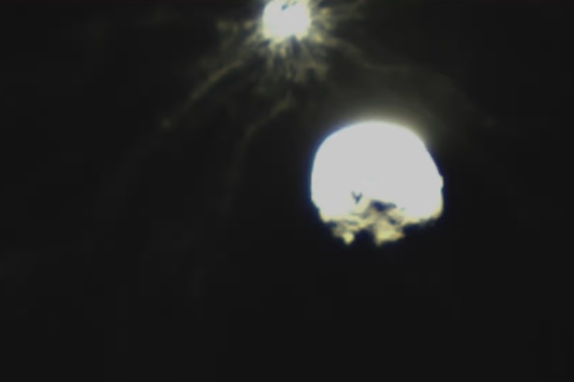 Вид LICIACube на шлейф, выброшенный из астероида Диморфос после удара