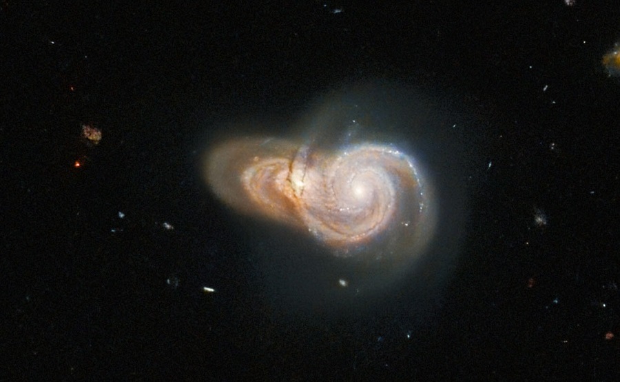 Две спиральные галактики перекрываются на новом снимке Хаббла
