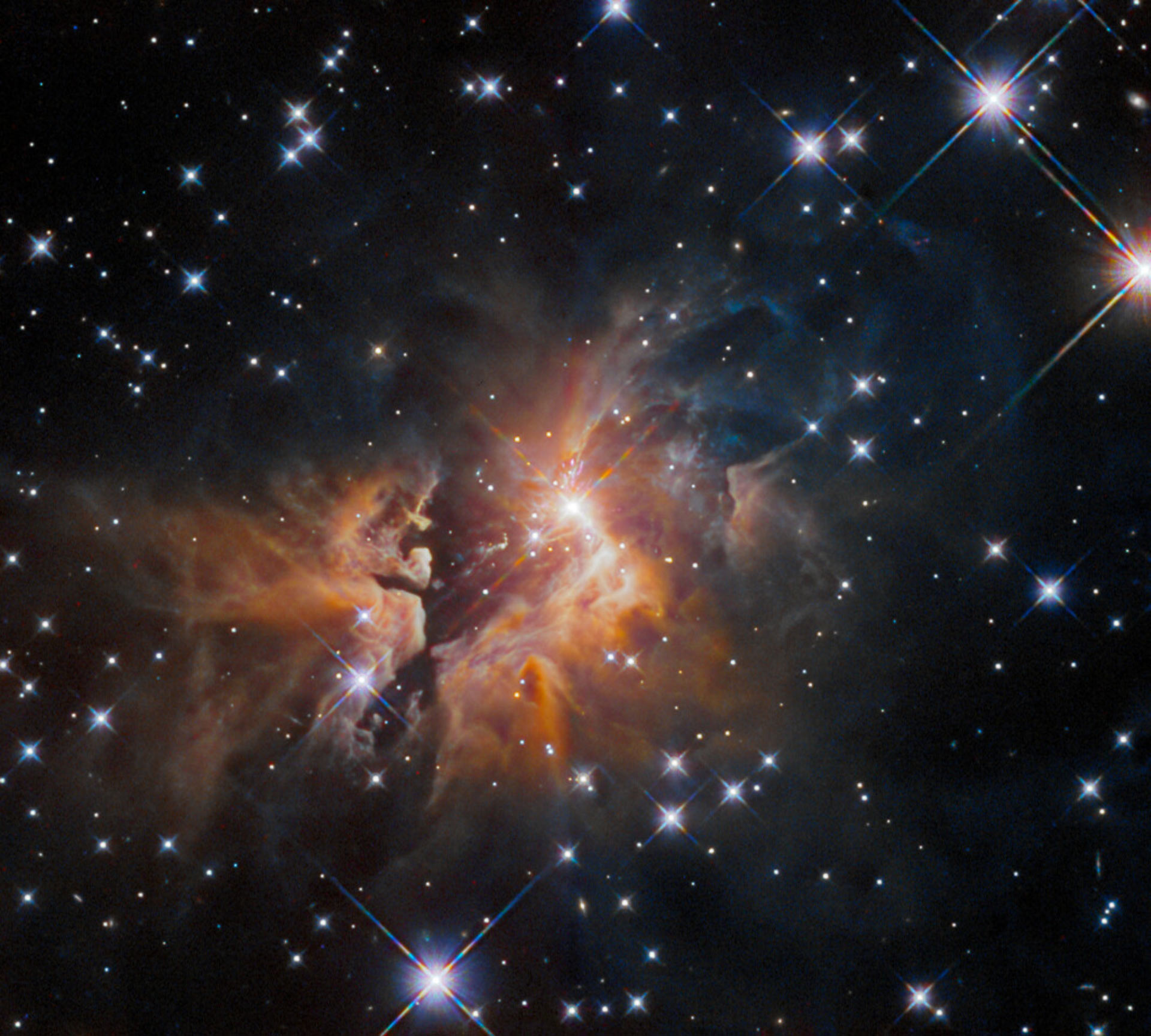 На этом изображении Хаббла показан молодой звездный объект IRAS 05506+2414,