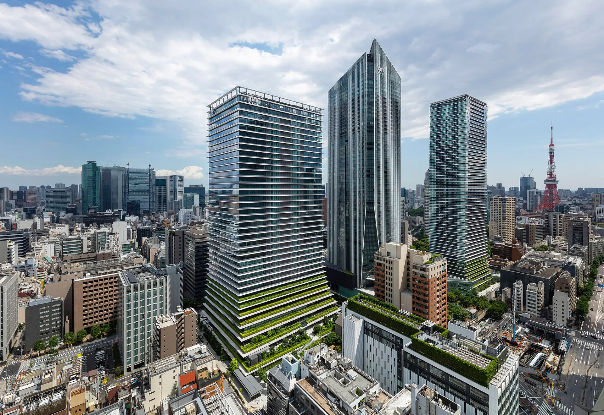 Новые башни Тораномон примыкают к самому высокому небоскребу Токио.