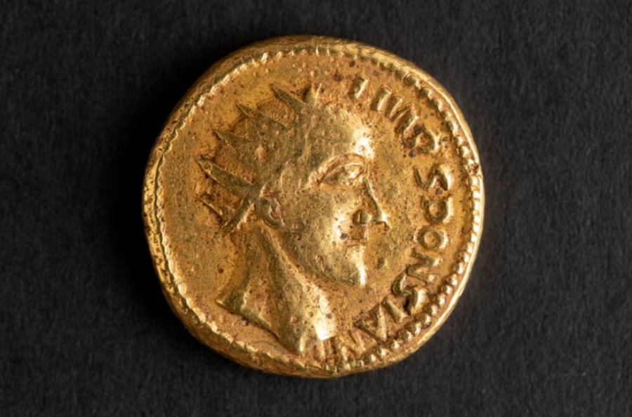 Подлинные древнеримские монеты показывают неизвестного императора