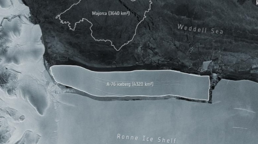 айсберг A-76 откалывается от шельфового ледника Ронне
