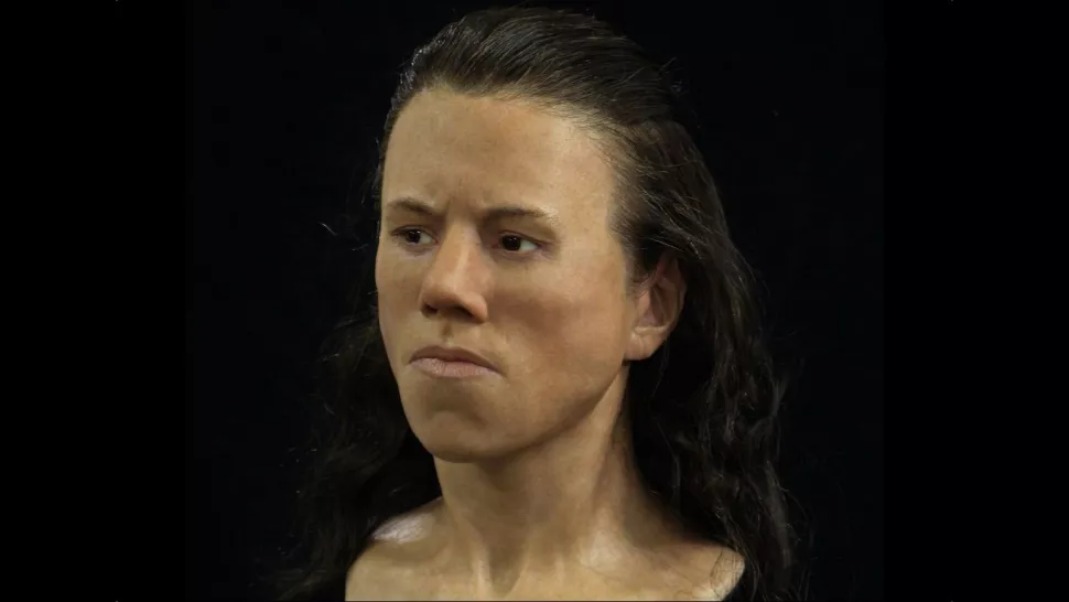 Шведский скульптор Оскар Нильссон реконструировал лицо 18-летней женщины по имени Авги, чьи кости возрастом 9000 лет были найдены в пещере в центральной Греции.
