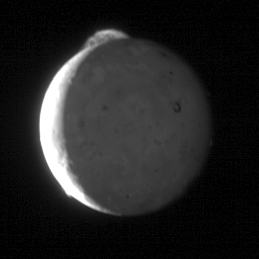 Последовательность из пяти снимков Ио, сделанных зондом New Horizons