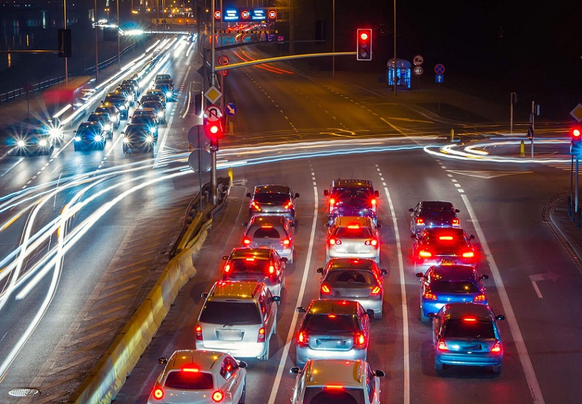 Добавление белого цвета в светофор может помочь беспилотным автомобилям увеличить трафик