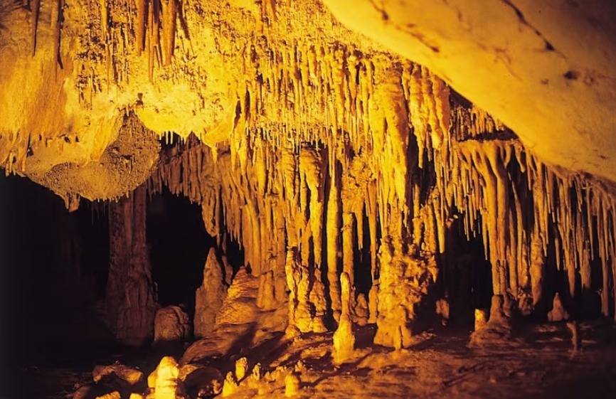 Пещера Эс Карриткс на Менорк