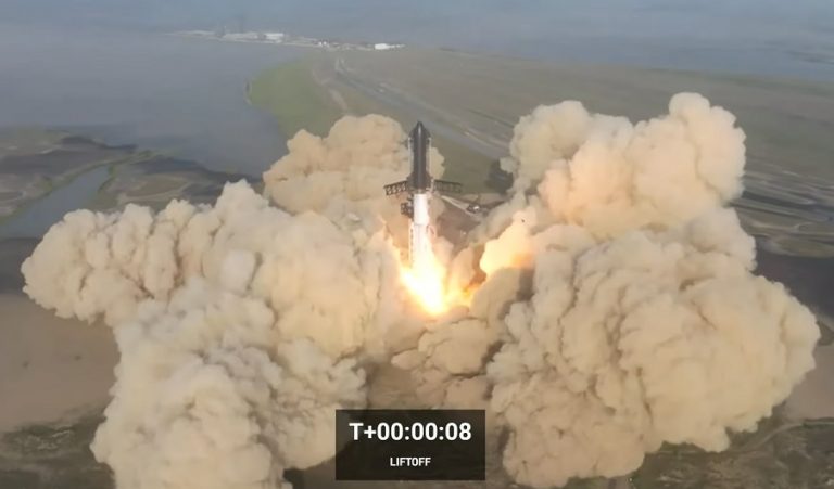 Starship впервые успешно взлетел, однако потом взорвался на высоте 38 км