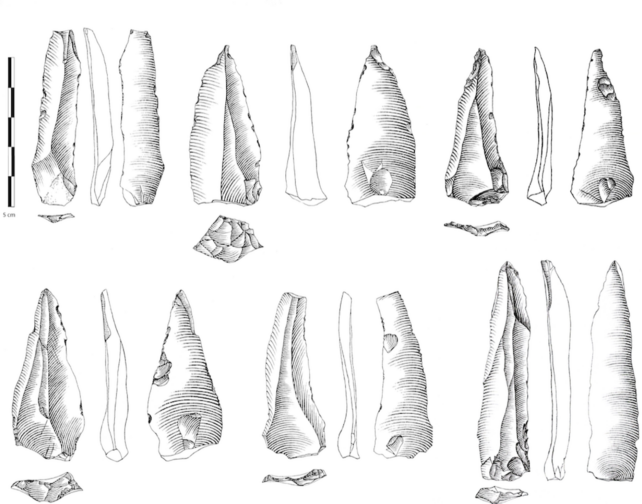Примеры наконечников и лезвий в артефактах древних каменных орудий, сделанных ранними людьми на территории современного Ливана