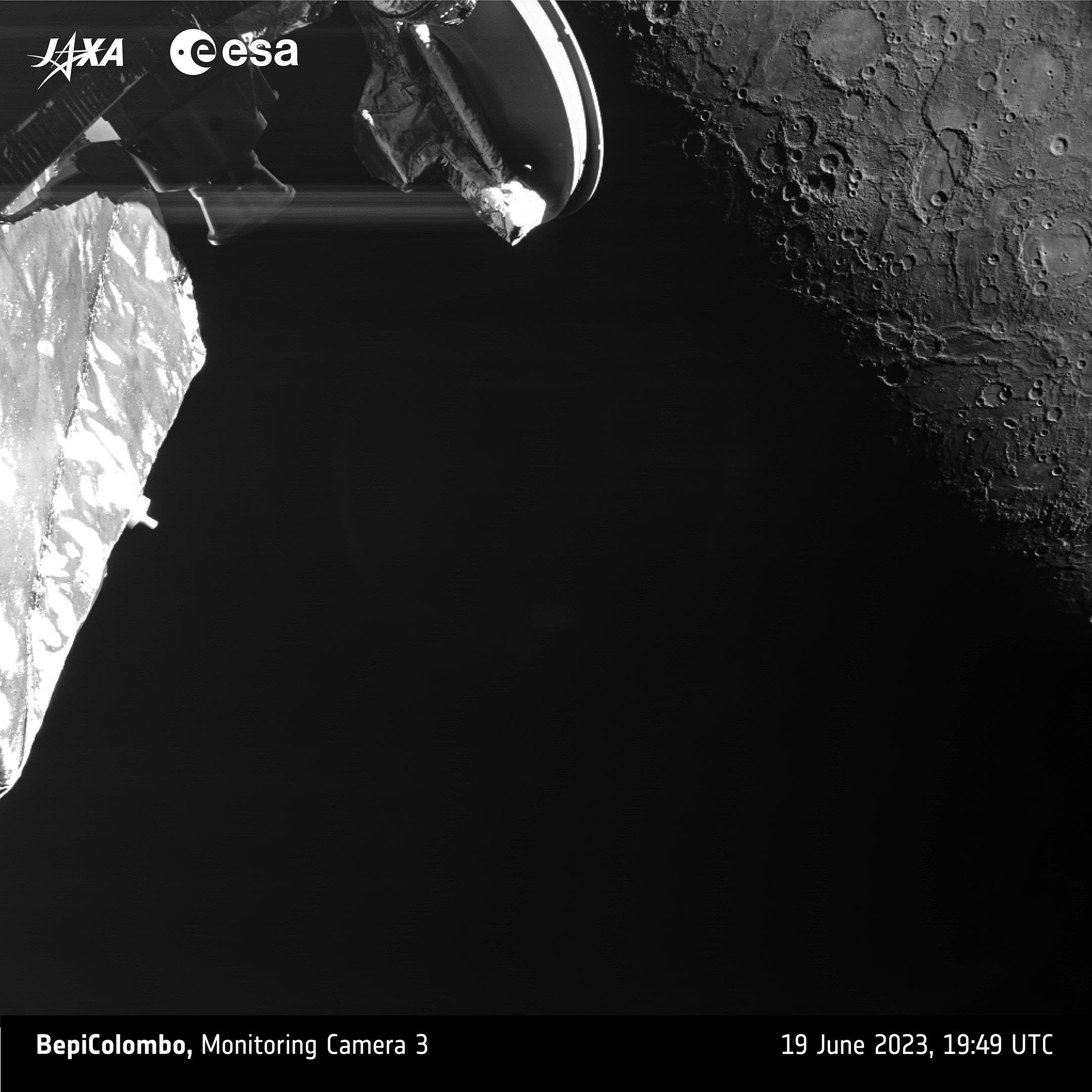Снимок был сделан в 19:49 по Гринвичу камерой наблюдения 3я, когда космический аппарат находился примерно в 2536 км от поверхности планеты.