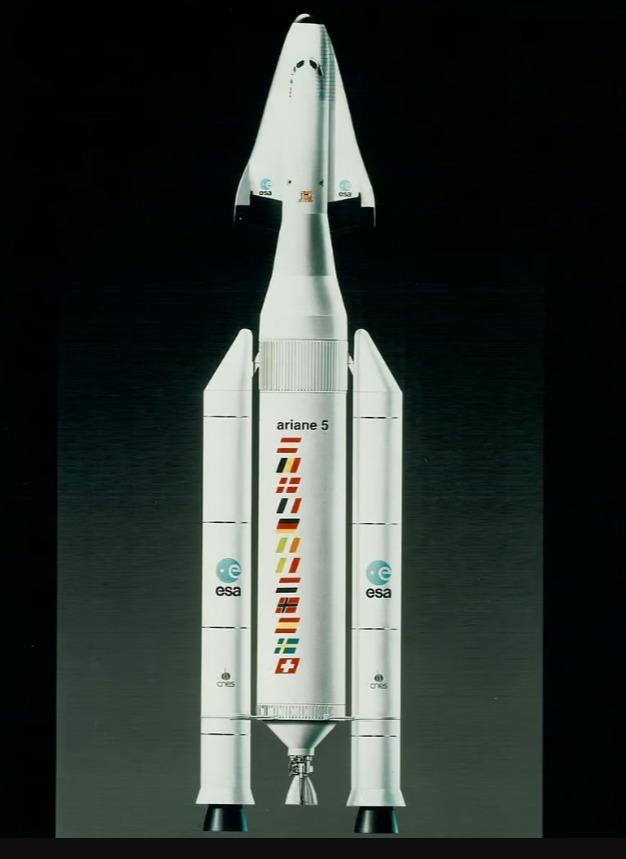 Художественный концепт Ariane 5 с космическим самолетом Hermes наверху