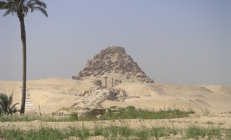 Пирамида Сахура