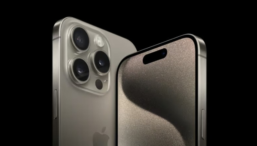 Камера iPhone 15 Pro Max оснащена 5-кратным оптическим зумом.
