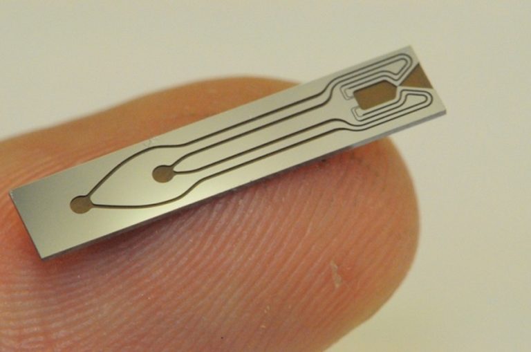 мини-космический двигатель