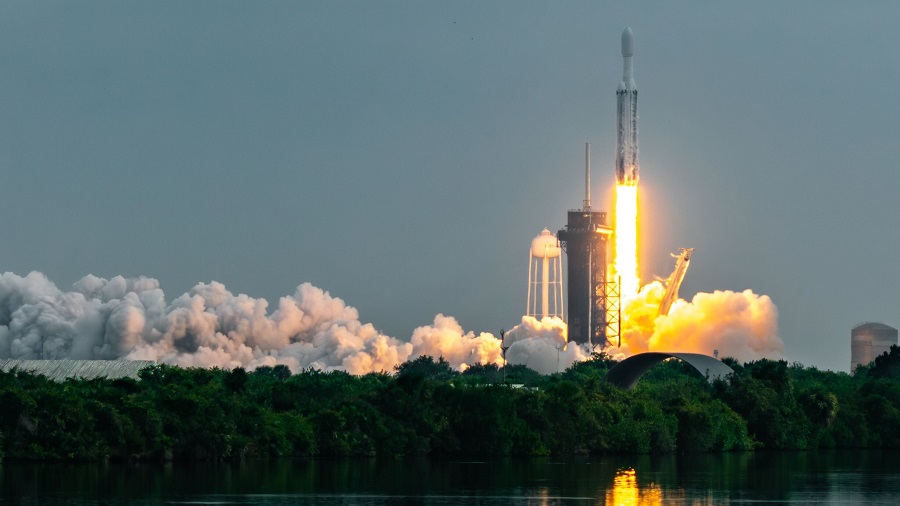 Ракета SpaceX Falcon Heavy стартует с космическим зондом НАСА «Психея».