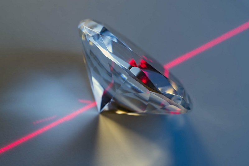 Прорыв в хранении данных на алмазах: возможность записи в масштабе до одного атома