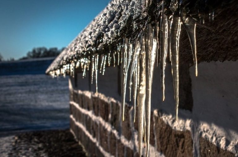 крыша и сосульки