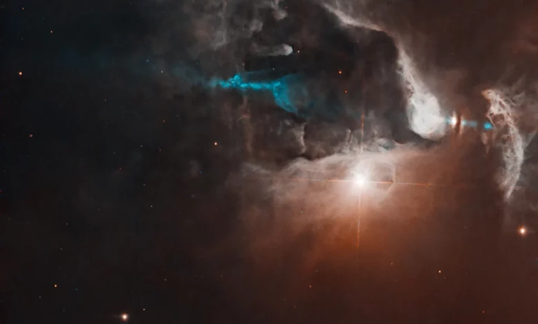 На этом изображении, полученном космическим телескопом Хаббл, изображена звездная система FS Tau.