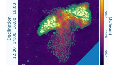 Изображение LOFAR J0011+3217 на частоте 144 МГц.