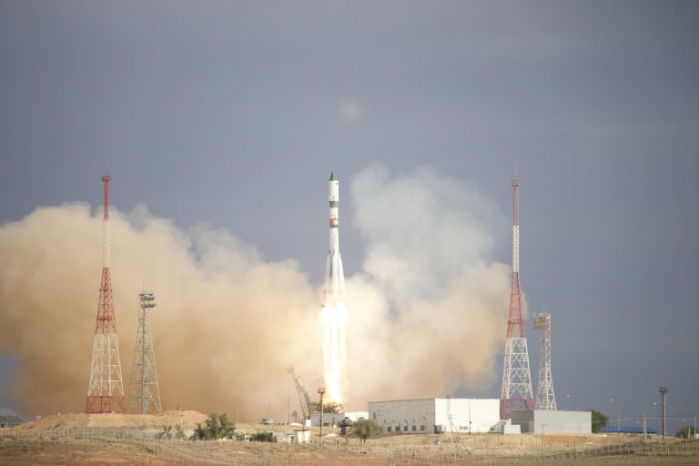 Старт ракеты-носителя «Союз 2.1а» с космическим кораблем «Прогресс МС-28»