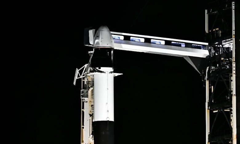 Ракета SpaceX Falcon 9 с кораблем Crew Dragon Resilience