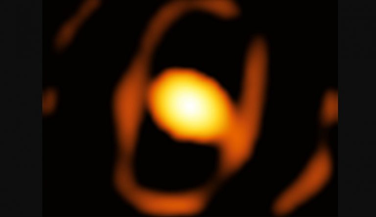 Изображение звезды WOH G64, полученное VLTI