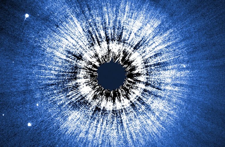 Этот снимок околозвездного диска вокруг звезды Вега был получен телескопом «Хаббл»