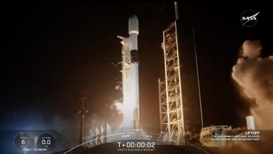 SpaceX запускает две миссии на Луну.