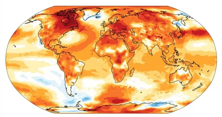Аномалии температуры приземного воздуха в 2024 году относительно среднего значения за базисный период 1991–2020 годов.