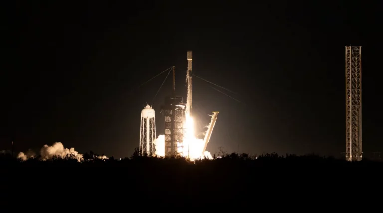 Ракета-носитель Falcon 9 с лунным модулем IM-2
