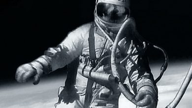 18 марта 1965 года советский космонавт Алексей Леонов впервые в истории человечества совершил выход в открытый космос